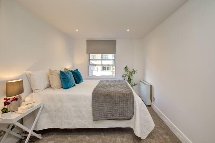 Two double bedroom flat with Parking in Marylebone2